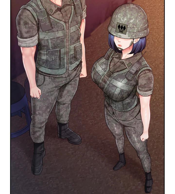 报告女班长:一根突起第29話-訓練中發情的女兵們